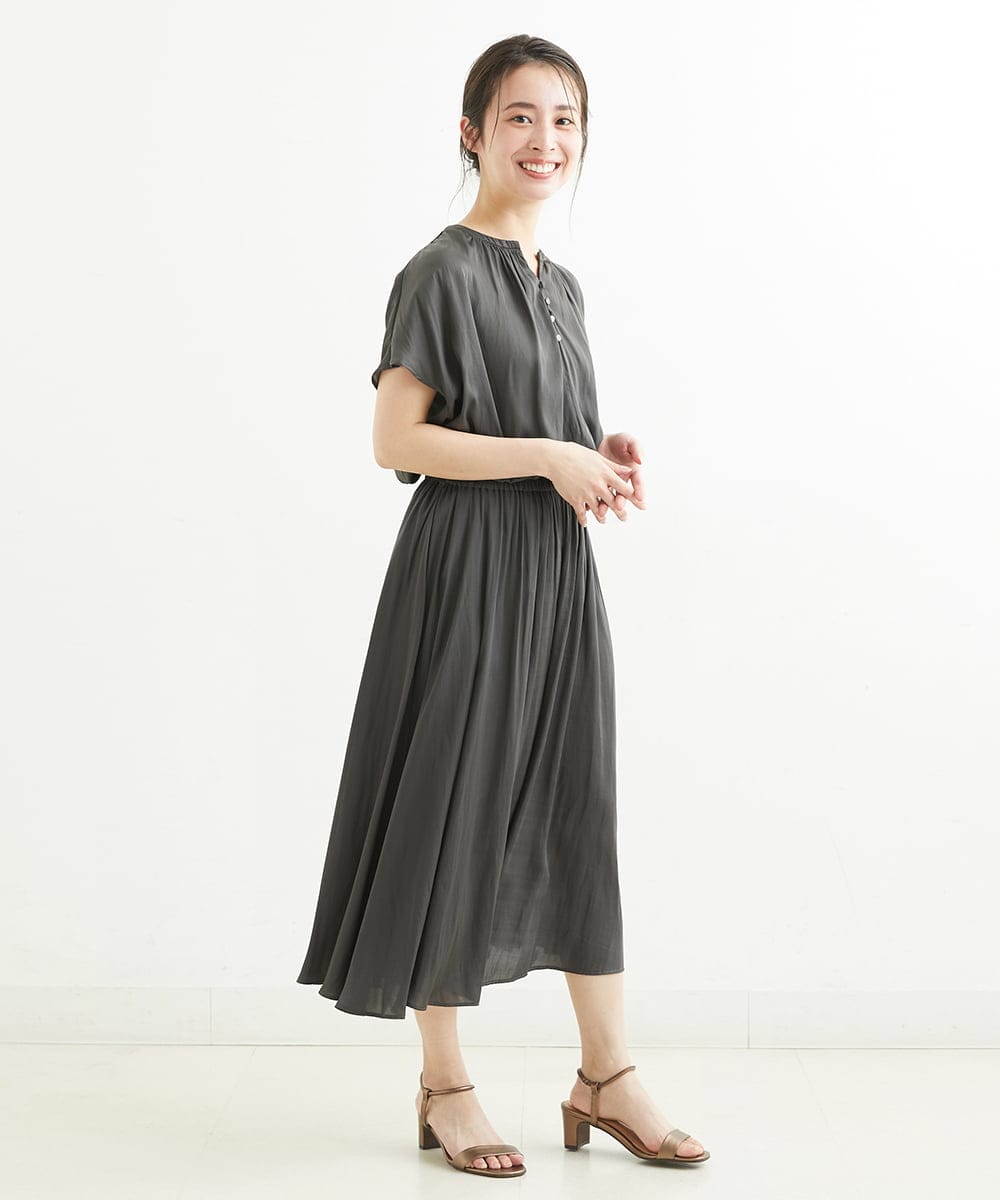 F1BGS57120 MK MICHEL KLEIN(小さいサイズ)(メゾン ドゥ サンク) 【小さいサイズ】サテン地ギャザーデザインブラウス/洗える カーキ