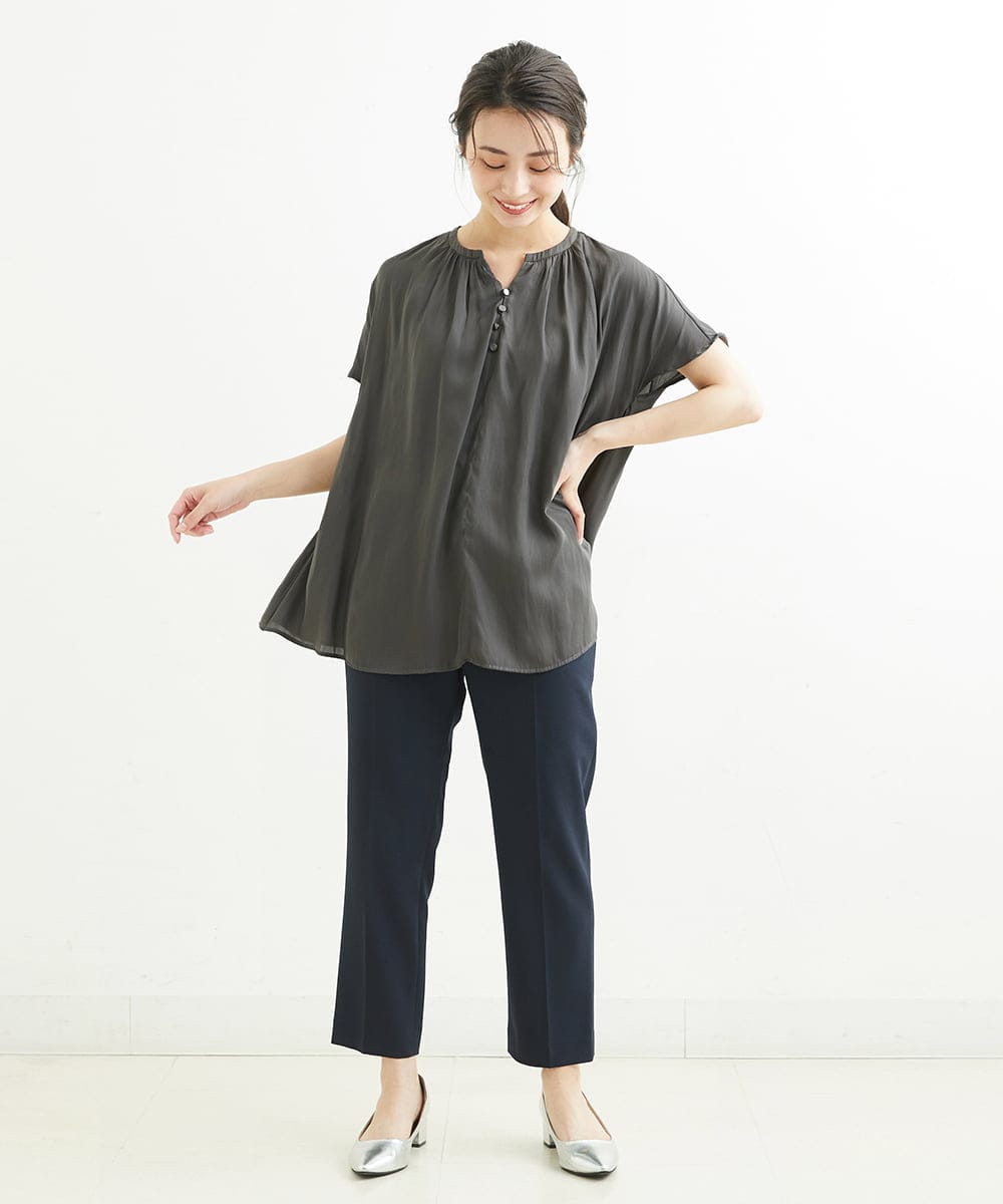 F1BGS57120 MK MICHEL KLEIN(小さいサイズ)(メゾン ドゥ サンク) 【小さいサイズ】サテン地ギャザーデザインブラウス/洗える カーキ