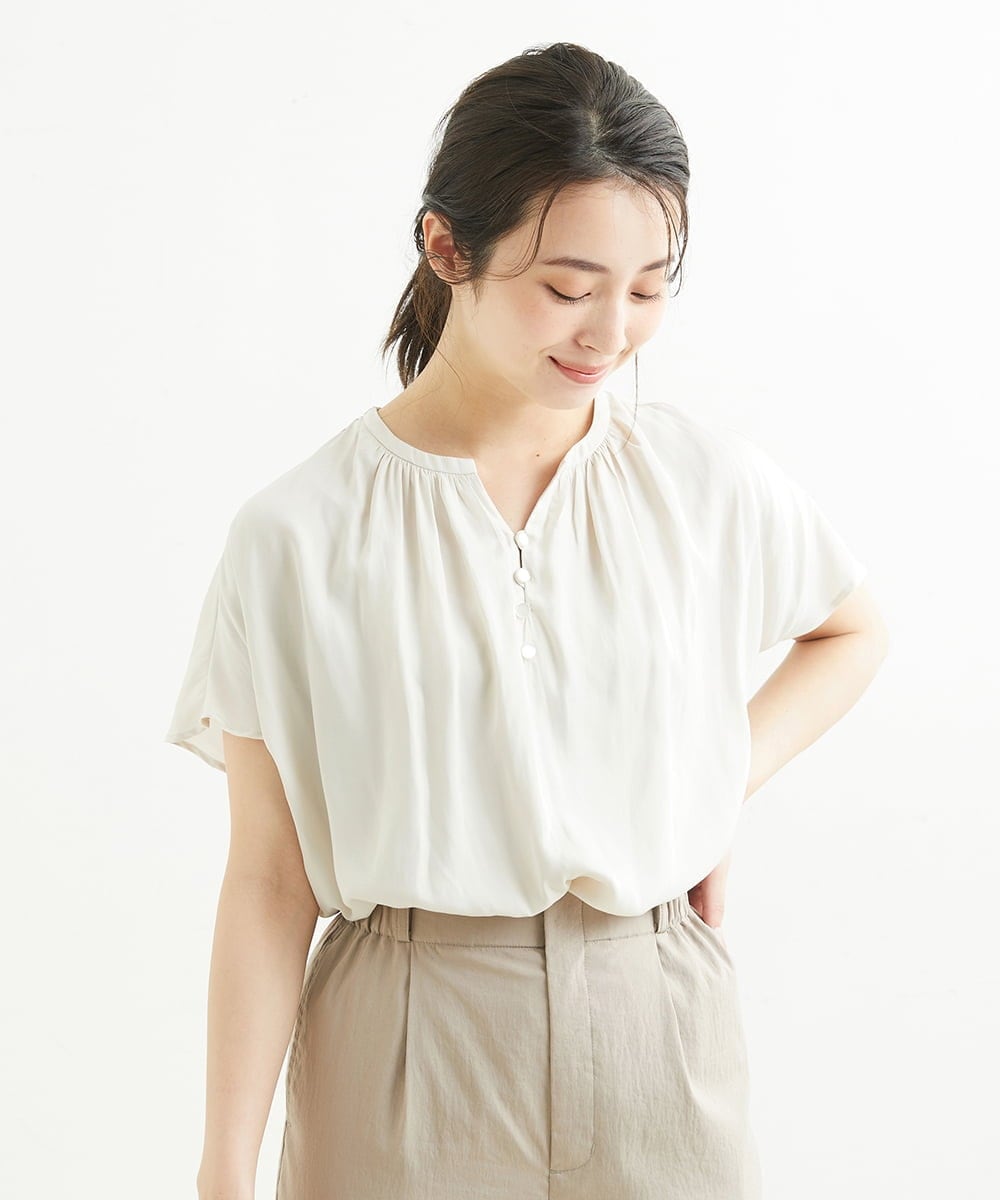 F1BGS57120 MK MICHEL KLEIN(小さいサイズ)(メゾン ドゥ サンク) 【小さいサイズ】サテン地ギャザーデザインブラウス/洗える アイボリー