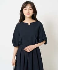 F1BHA60140 MK MICHEL KLEIN(小さいサイズ)(メゾン ドゥ サンク) 【小さいサイズ】キーネックデザインブラウス/撥水/UVカット/洗える/セットアップ対応 ネイビー