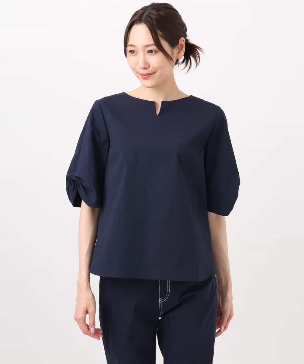 F1BHA60140 MK MICHEL KLEIN(小さいサイズ)(メゾン ドゥ サンク) 【小さいサイズ】キーネックデザインブラウス/撥水/UVカット/洗える/セットアップ対応 ネイビー