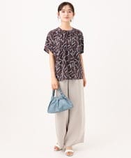 F1BHD68140 MK MICHEL KLEIN(小さいサイズ)(メゾン ドゥ サンク) 【小さいサイズ】[接触冷感/洗える]アートプリントブラウス ブラウン