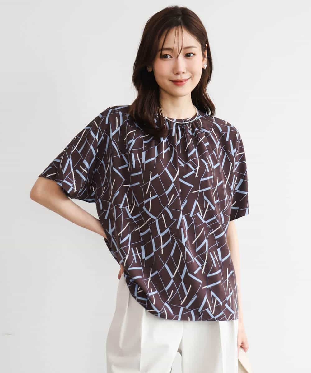 F1BHD68140 MK MICHEL KLEIN(小さいサイズ)(メゾン ドゥ サンク) 【小さいサイズ】[接触冷感/洗える]アートプリントブラウス ブラウン