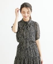 F1BIS04130 MK MICHEL KLEIN(小さいサイズ)(メゾン ドゥ サンク) 【小さいサイズ】リボンタイ付きボタニカル柄シフォンブラウス/洗える ブラウン