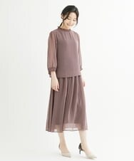 F1BIS05130 MK MICHEL KLEIN(小さいサイズ)(メゾン ドゥ サンク) 【小さいサイズ】シャーリングデザイン幾何柄プリントブラウス/洗える ワイン