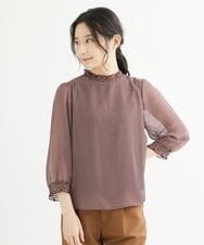 F1BIS05130 MK MICHEL KLEIN(小さいサイズ)(メゾン ドゥ サンク) 【小さいサイズ】シャーリングデザイン幾何柄プリントブラウス/洗える ワイン