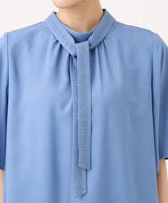 F1BJD36160 MK MICHEL KLEIN(小さいサイズ)(メゾン ドゥ サンク) 【小さいサイズ】[洗える]レースボウタイ付きスタンドネックブラウス ライトブルー