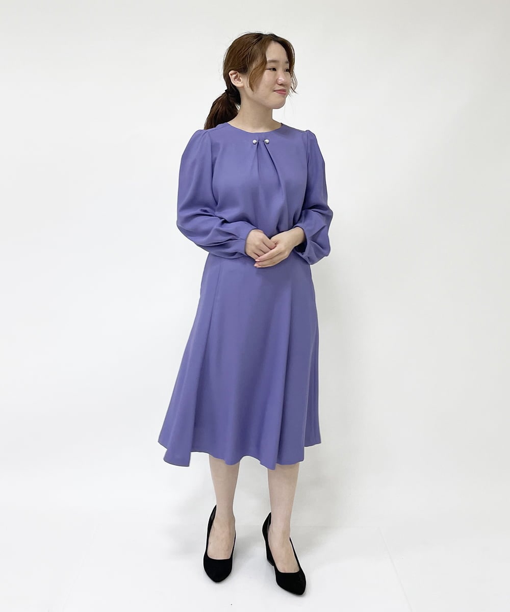 F1BJP38130 MK MICHEL KLEIN(小さいサイズ)(メゾン ドゥ サンク) 【小さいサイズ】パールピン付きブラウス/洗える ネイビー