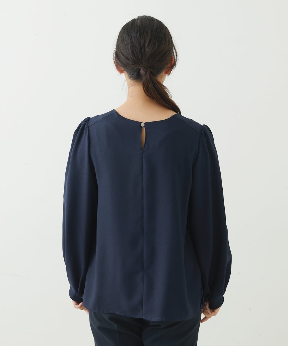 F1BJP38130 MK MICHEL KLEIN(小さいサイズ)(メゾン ドゥ サンク) 【小さいサイズ】パールピン付きブラウス/洗える ネイビー