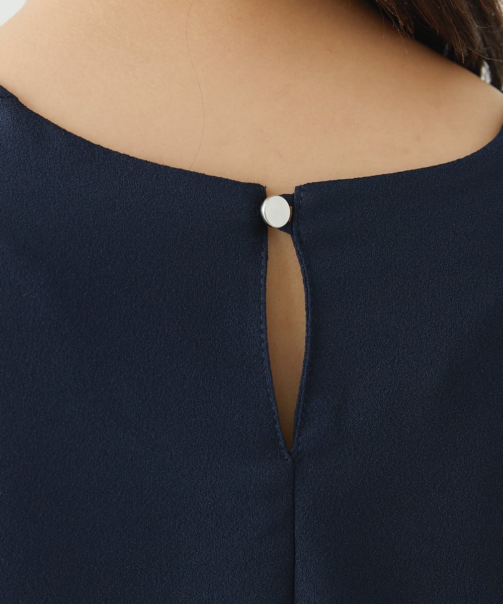 F1BJP38130 MK MICHEL KLEIN(小さいサイズ)(メゾン ドゥ サンク) 【小さいサイズ】パールピン付きブラウス/洗える ネイビー