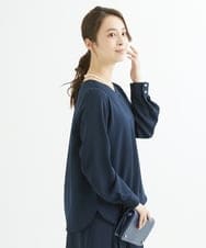 F1BJU33130 MK MICHEL KLEIN(小さいサイズ)(メゾン ドゥ サンク) 【小さいサイズ】タックVネックブラウス/洗える ネイビー