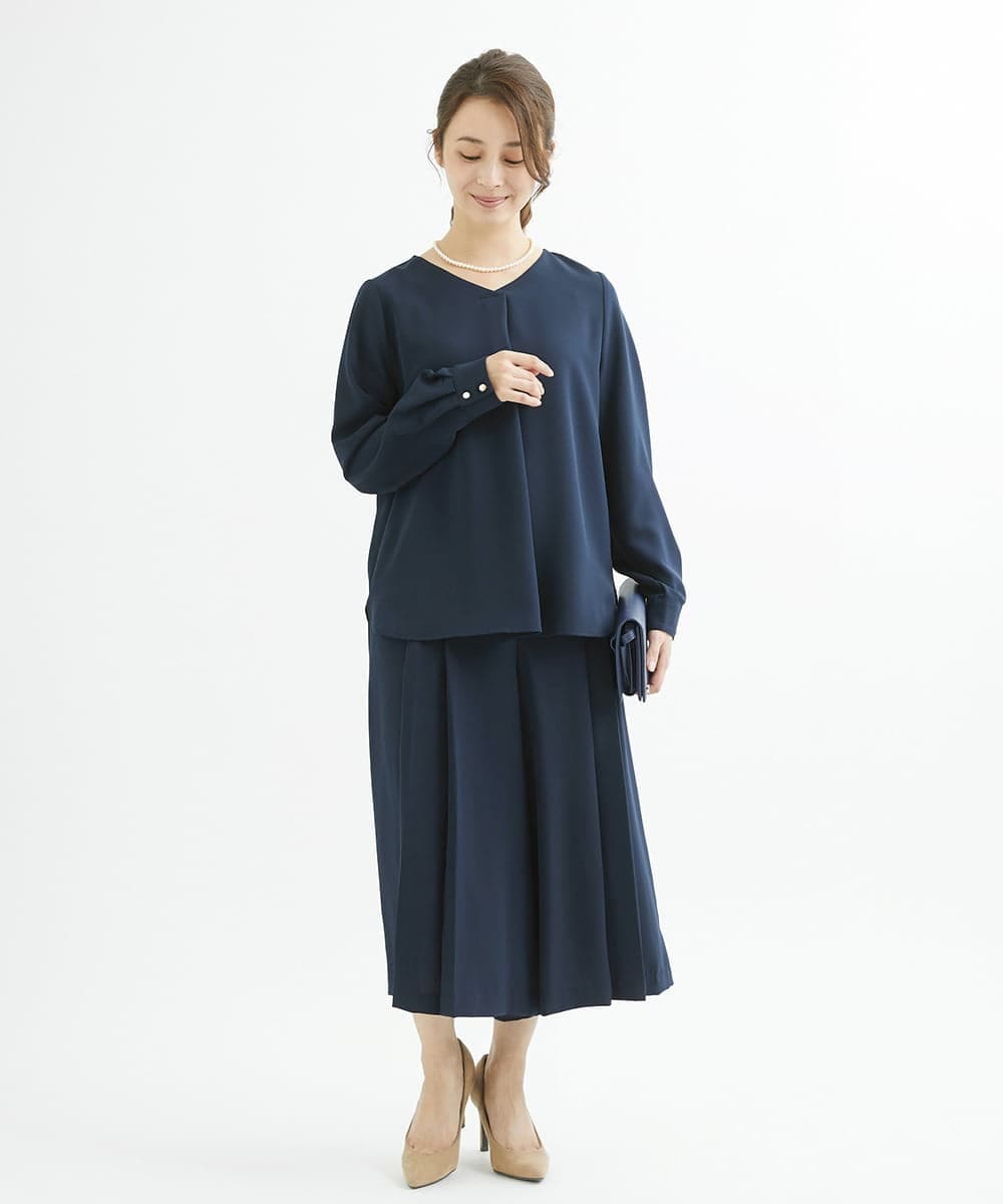 F1BJU33130 MK MICHEL KLEIN(小さいサイズ)(メゾン ドゥ サンク) 【小さいサイズ】タックVネックブラウス/洗える ネイビー