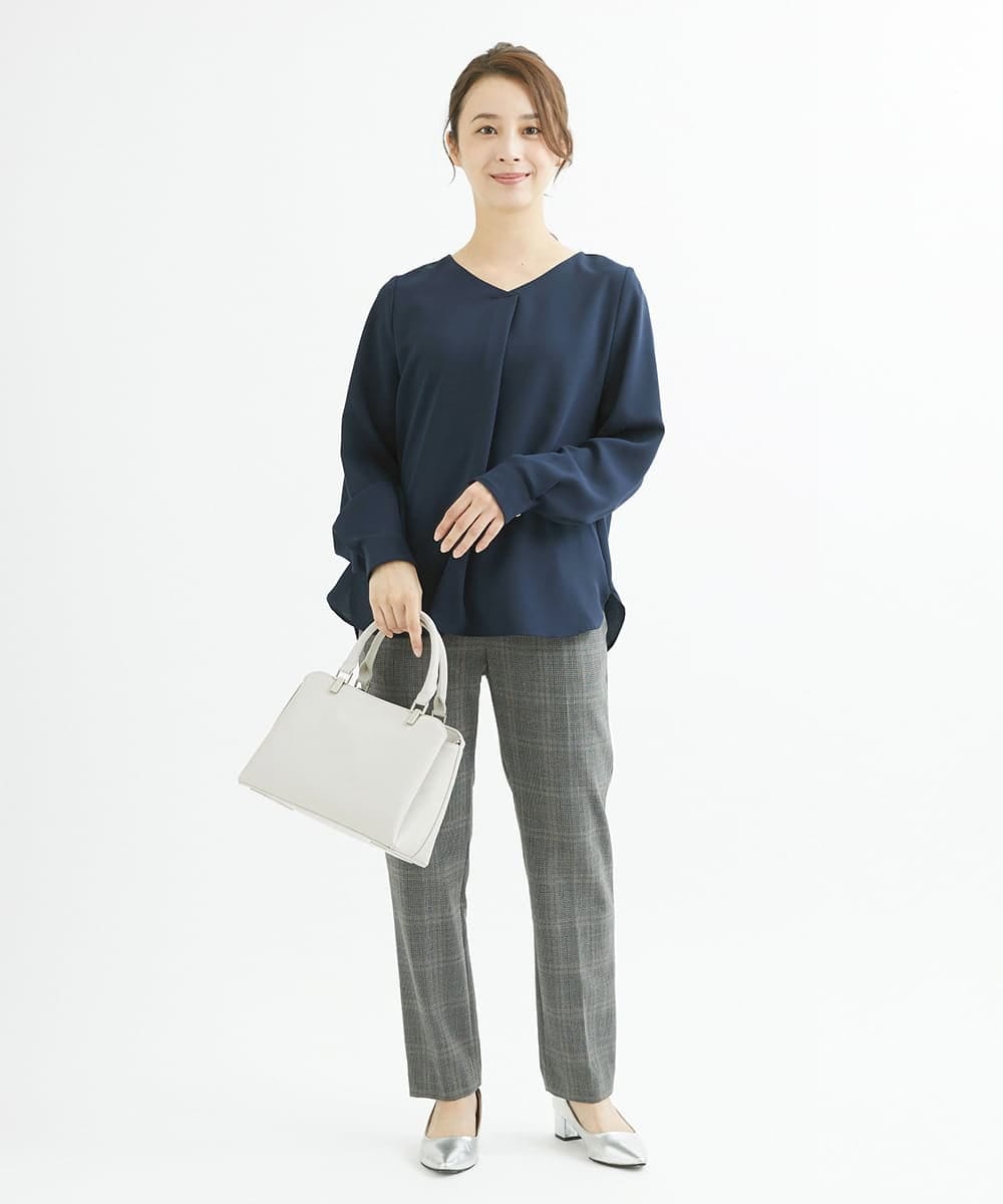 F1BJU33130 MK MICHEL KLEIN(小さいサイズ)(メゾン ドゥ サンク) 【小さいサイズ】タックVネックブラウス/洗える ネイビー