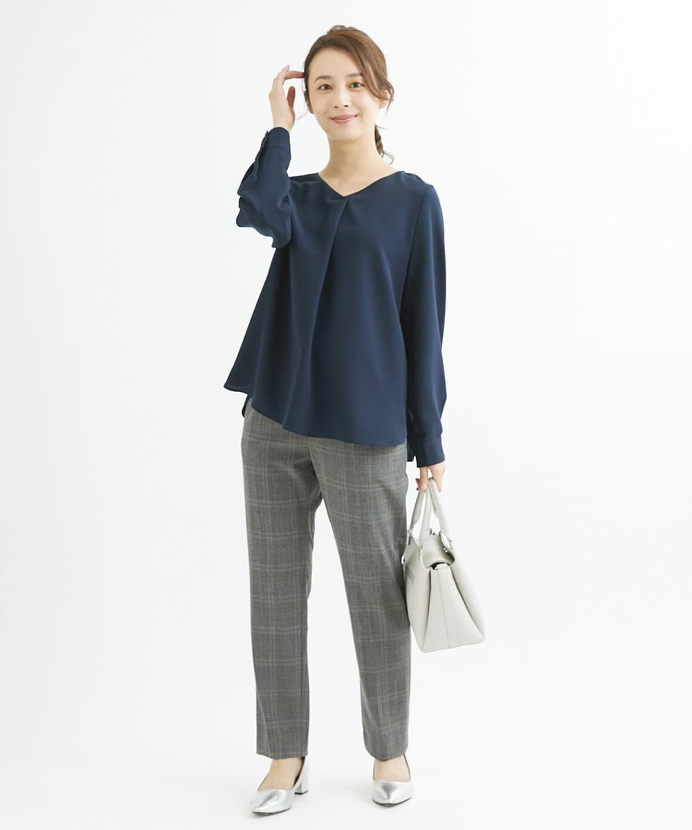 F1BJU33130 MK MICHEL KLEIN(小さいサイズ)(メゾン ドゥ サンク) 【小さいサイズ】タックVネックブラウス/洗える ネイビー