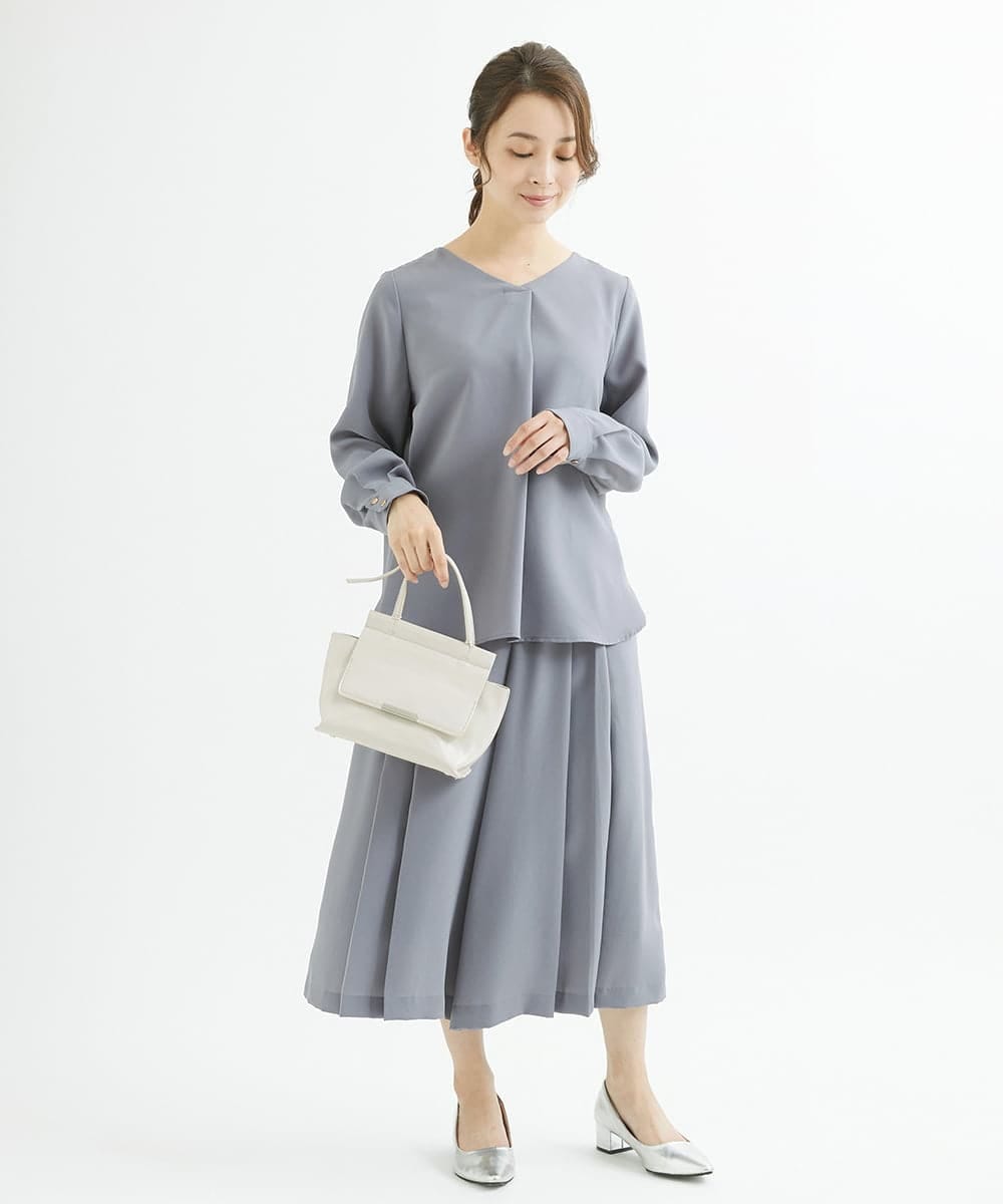 F1BJU33130 MK MICHEL KLEIN(小さいサイズ)(メゾン ドゥ サンク) 【小さいサイズ】タックVネックブラウス/洗える ネイビー