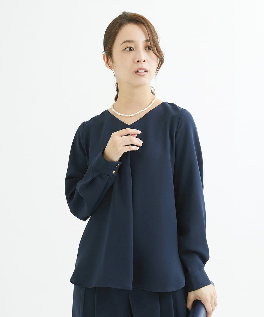 F1BJU33130 MK MICHEL KLEIN(小さいサイズ)(メゾン ドゥ サンク) 【小さいサイズ】タックVネックブラウス/洗える ネイビー