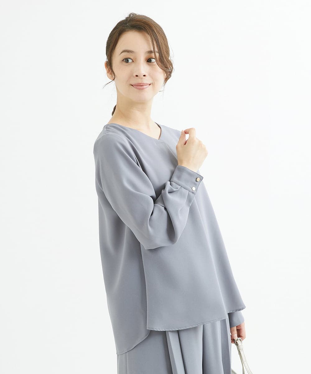 F1BJU33130 MK MICHEL KLEIN(小さいサイズ)(メゾン ドゥ サンク) 【小さいサイズ】タックVネックブラウス/洗える ネイビー