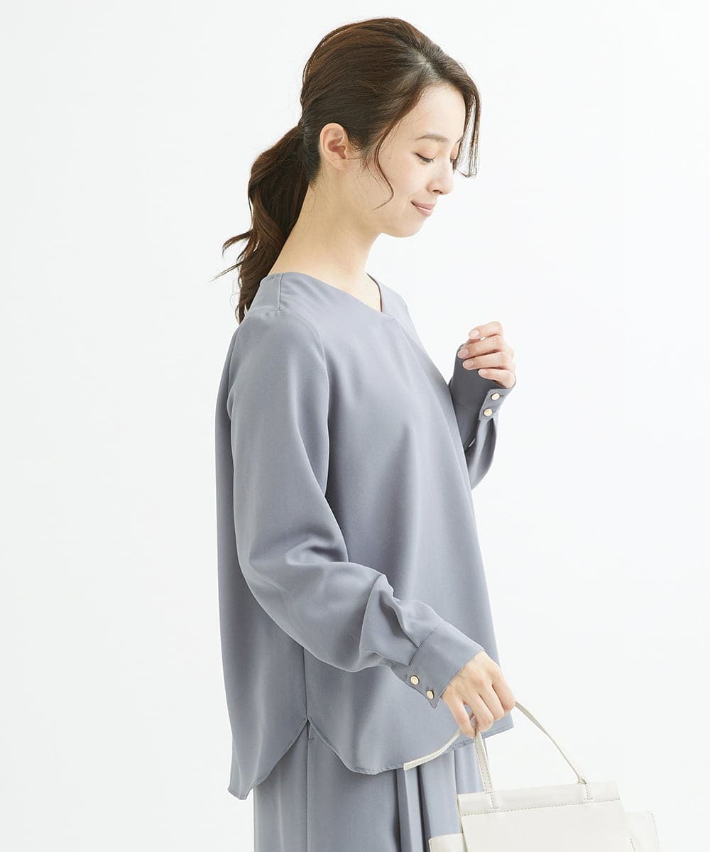 F1BJU33130 MK MICHEL KLEIN(小さいサイズ)(メゾン ドゥ サンク) 【小さいサイズ】タックVネックブラウス/洗える ネイビー
