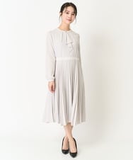 F1EFA02210 MK MICHEL KLEIN(小さいサイズ)(メゾン ドゥ サンク) 【小さいサイズ】ボウタイプリーツジョーゼットワンピース/洗える ライトグレー