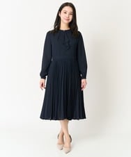 F1EFA02210 MK MICHEL KLEIN(小さいサイズ)(メゾン ドゥ サンク) 【小さいサイズ】ボウタイプリーツジョーゼットワンピース/洗える ライトグレー