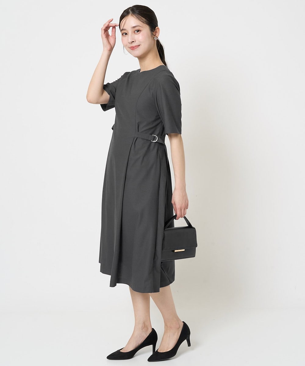 F1EGA55230 MK MICHEL KLEIN(小さいサイズ)(メゾン ドゥ サンク) 【小さいサイズ】サイドベルトデザイン ウエストタックストレッチワンピース/洗える ダークグレー
