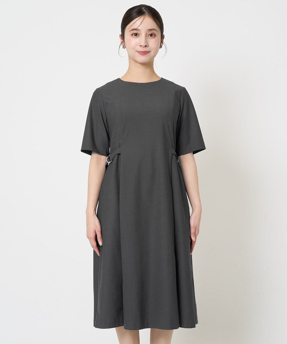 F1EGA55230 MK MICHEL KLEIN(小さいサイズ)(メゾン ドゥ サンク) 【小さいサイズ】サイドベルトデザイン ウエストタックストレッチワンピース/洗える ダークグレー