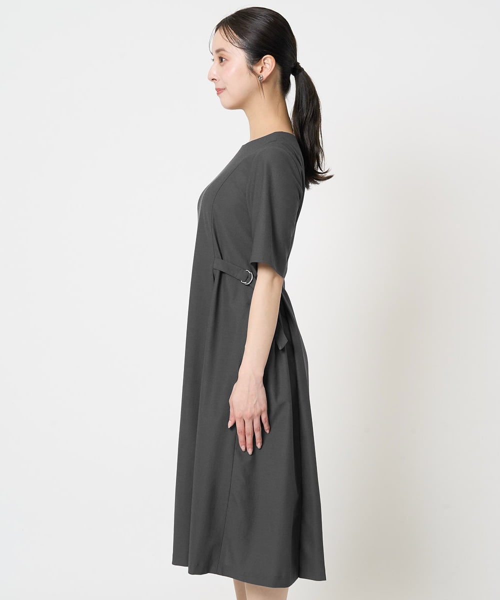 F1EGA55230 MK MICHEL KLEIN(小さいサイズ)(メゾン ドゥ サンク) 【小さいサイズ】サイドベルトデザイン ウエストタックストレッチワンピース/洗える ダークグレー