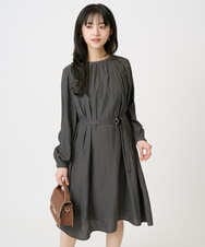 F1EGD26210 MK MICHEL KLEIN(小さいサイズ)(メゾン ドゥ サンク) 【小さいサイズ】サテンギャザーワンピース/洗える ダークグレー