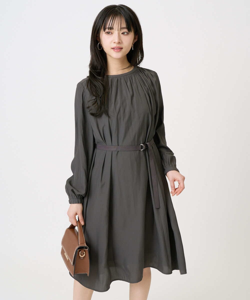 F1EGD26210 MK MICHEL KLEIN(小さいサイズ)(メゾン ドゥ サンク) 【小さいサイズ】サテンギャザーワンピース/洗える ダークグレー