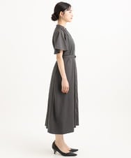 F1EGD58210 MK MICHEL KLEIN(小さいサイズ)(メゾン ドゥ サンク) 【小さいサイズ】[洗える]フレアースリーブ ベルト付きワンピース ダークグレー
