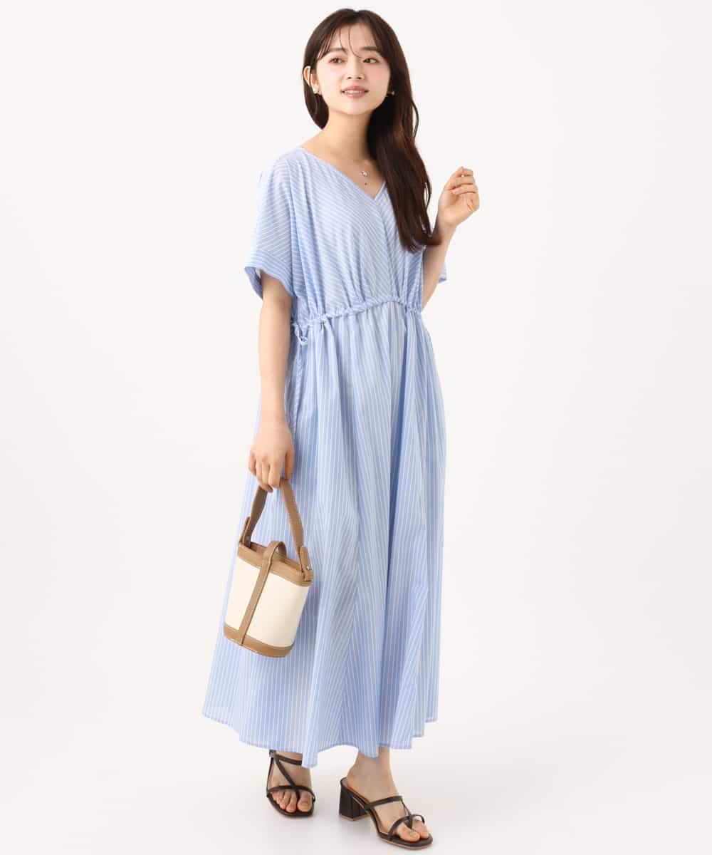F1EJD77230 MK MICHEL KLEIN(小さいサイズ)(メゾン ドゥ サンク) [接触冷感/透湿性/洗える]ストライプ柄V開きワンピース ライトブルー