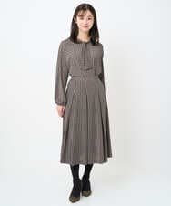 F1HAD03150 MK MICHEL KLEIN(小さいサイズ)(メゾン ドゥ サンク) 【小さいサイズ】スクエア幾何柄フレアースカート/洗濯機で洗える グレイッシュブルー