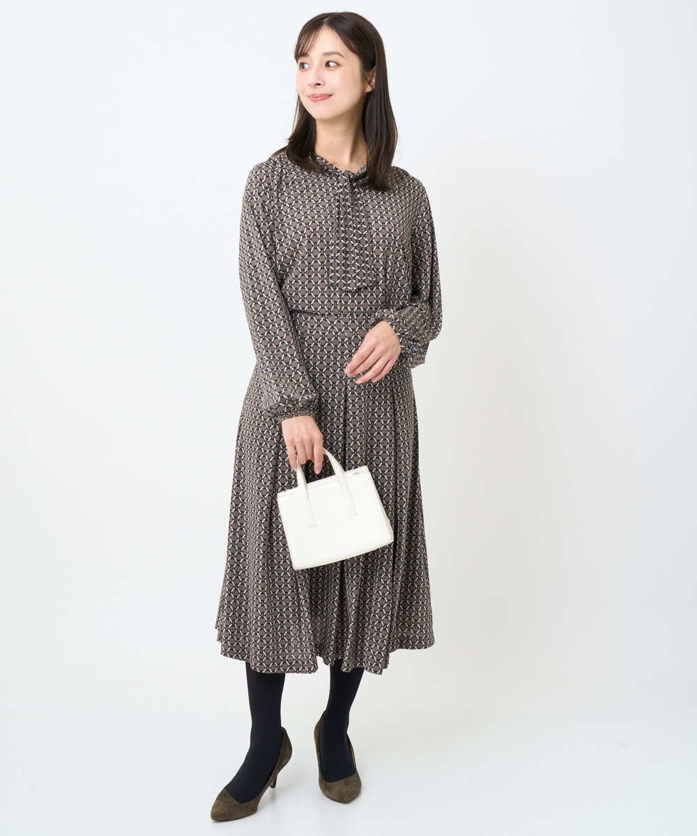 F1HAD03150 MK MICHEL KLEIN(小さいサイズ)(メゾン ドゥ サンク) 【小さいサイズ】スクエア幾何柄フレアースカート/洗濯機で洗える グレイッシュブルー