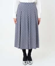 F1HAD03150 MK MICHEL KLEIN(小さいサイズ)(メゾン ドゥ サンク) 【小さいサイズ】スクエア幾何柄フレアースカート/洗濯機で洗える グレイッシュブルー