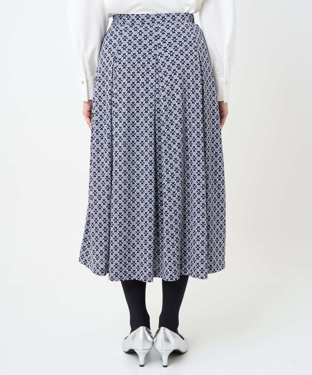 F1HAD03150 MK MICHEL KLEIN(小さいサイズ)(メゾン ドゥ サンク) 【小さいサイズ】スクエア幾何柄フレアースカート/洗濯機で洗える グレイッシュブルー