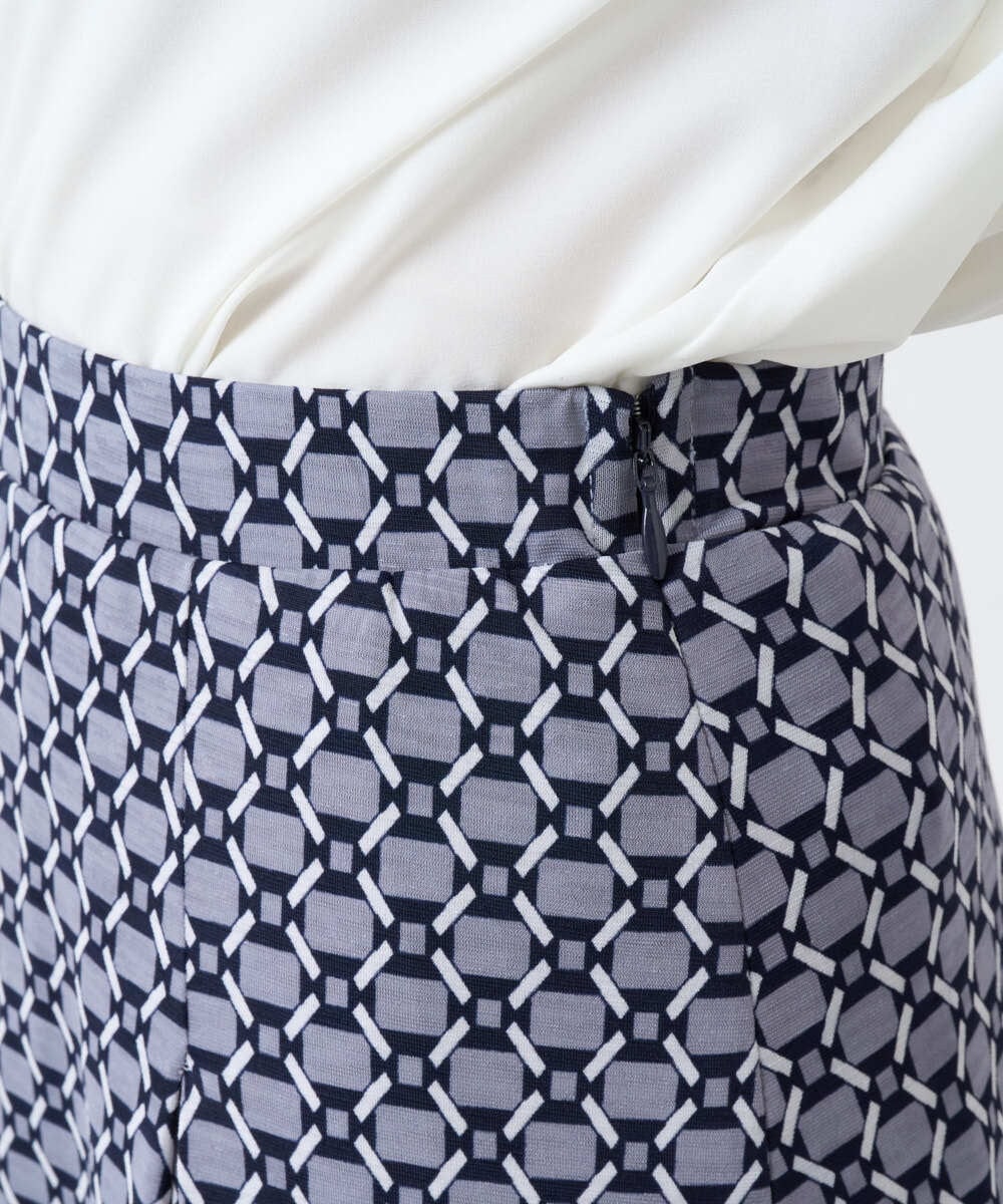 F1HAD03150 MK MICHEL KLEIN(小さいサイズ)(メゾン ドゥ サンク) 【小さいサイズ】スクエア幾何柄フレアースカート/洗濯機で洗える グレイッシュブルー