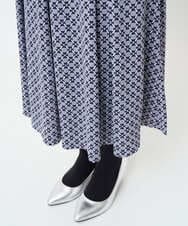 F1HAD03150 MK MICHEL KLEIN(小さいサイズ)(メゾン ドゥ サンク) 【小さいサイズ】スクエア幾何柄フレアースカート/洗濯機で洗える グレイッシュブルー