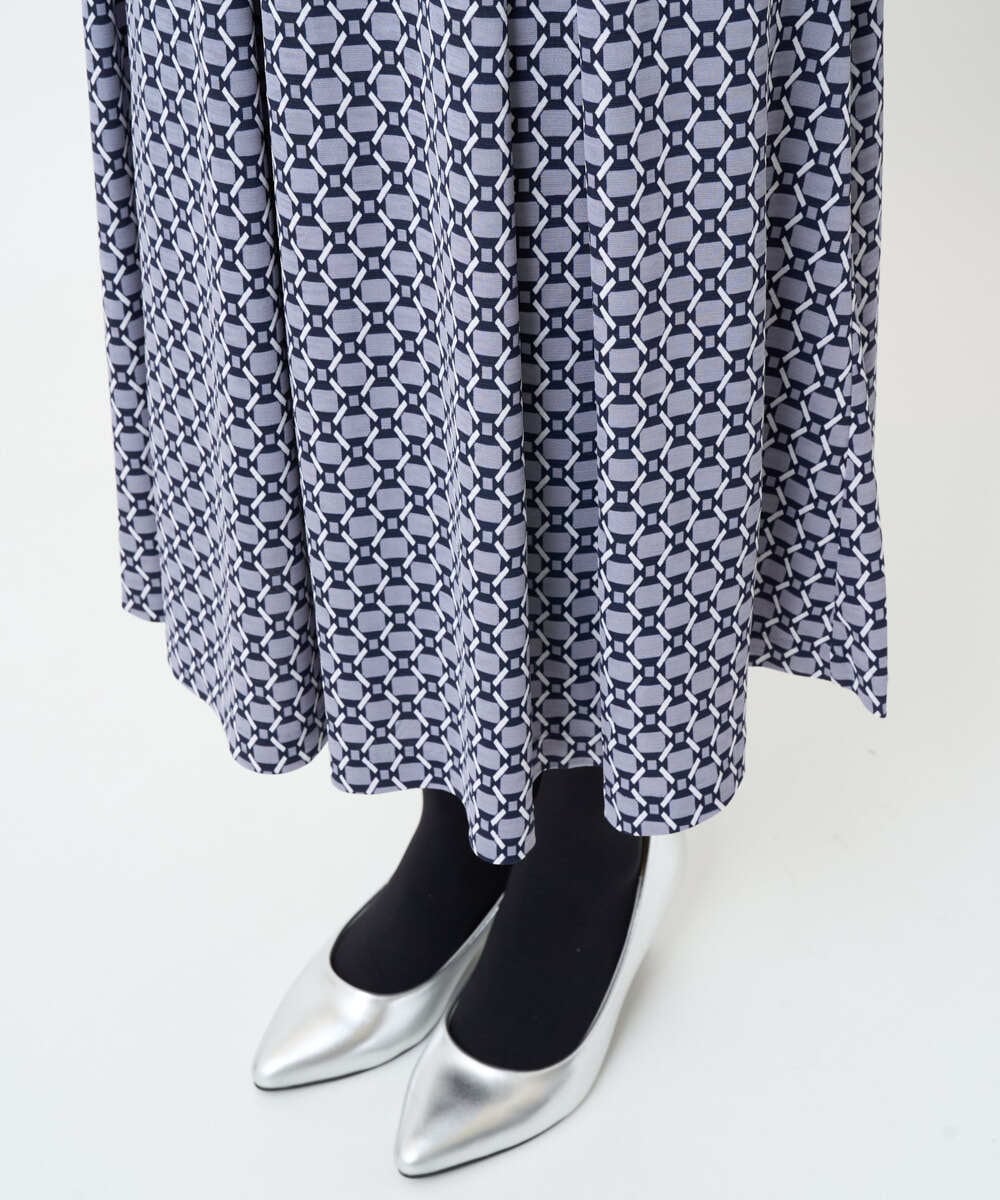 F1HAD03150 MK MICHEL KLEIN(小さいサイズ)(メゾン ドゥ サンク) 【小さいサイズ】スクエア幾何柄フレアースカート/洗濯機で洗える グレイッシュブルー