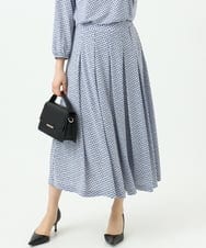 F1HGD04150 MK MICHEL KLEIN(小さいサイズ)(メゾン ドゥ サンク) 【小さいサイズ】幾何柄ジャージータックスカート/洗濯機で洗える ライトブルー