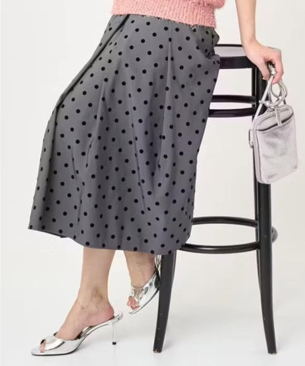 F1HJA82170 MK MICHEL KLEIN(小さいサイズ)(メゾン ドゥ サンク) 【小さいサイズ】フロッキードット柄タックスカート/洗える グレー