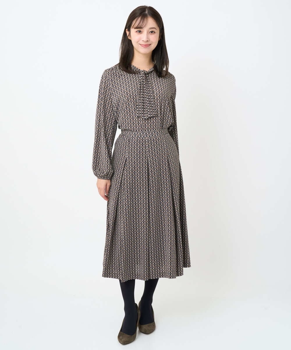 F1KAD40140 MK MICHEL KLEIN(小さいサイズ)(メゾン ドゥ サンク) 【小さいサイズ】スクエア幾何柄ボウタイカットソー/洗濯機で洗える ダークブラウン