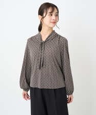 F1KAD40140 MK MICHEL KLEIN(小さいサイズ)(メゾン ドゥ サンク) 【小さいサイズ】スクエア幾何柄ボウタイカットソー/洗濯機で洗える ダークブラウン