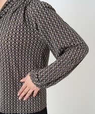 F1KAD40140 MK MICHEL KLEIN(小さいサイズ)(メゾン ドゥ サンク) 【小さいサイズ】スクエア幾何柄ボウタイカットソー/洗濯機で洗える ダークブラウン