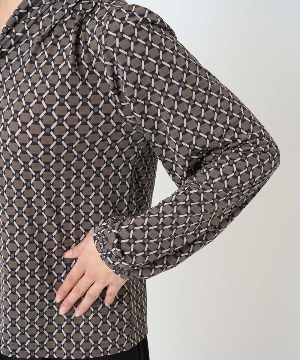 F1KAD40140 MK MICHEL KLEIN(小さいサイズ)(メゾン ドゥ サンク) 【小さいサイズ】スクエア幾何柄ボウタイカットソー/洗濯機で洗える ダークブラウン