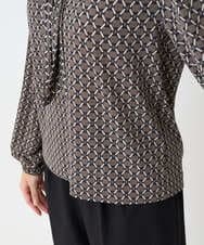 F1KAD40140 MK MICHEL KLEIN(小さいサイズ)(メゾン ドゥ サンク) 【小さいサイズ】スクエア幾何柄ボウタイカットソー/洗濯機で洗える ダークブラウン