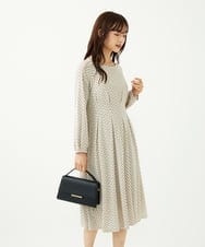 F1PAD30190 MK MICHEL KLEIN(小さいサイズ)(メゾン ドゥ サンク) 【小さいサイズ】タックデザイン幾何柄ワンピース/洗濯機で洗える アイボリー