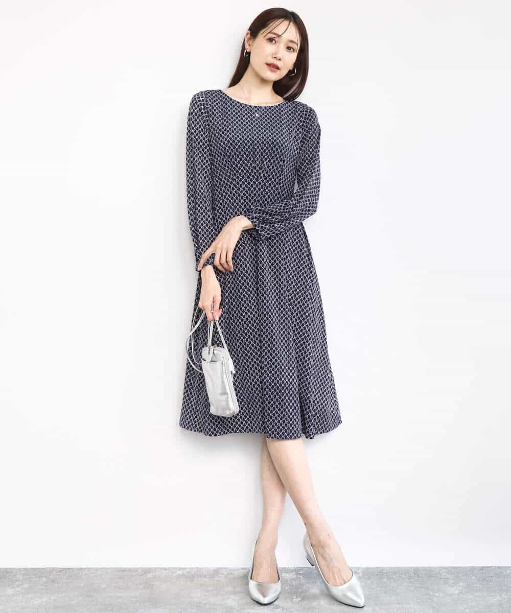 F1PAD30190 MK MICHEL KLEIN(小さいサイズ)(メゾン ドゥ サンク) 【小さいサイズ】タックデザイン幾何柄ワンピース/洗濯機で洗える アイボリー