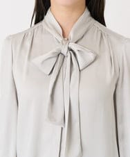 F6BAA09230 MICHEL KLEIN(小さいサイズ)(メゾン ドゥ サンク) [小さいサイズ]ストレッチサテンボウタイブラウス ホワイト
