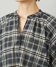 F6BAD15180 MICHEL KLEIN(小さいサイズ)(メゾン ドゥ サンク) [小さいサイズ][セットアップ対応]ギャザーブラウス　シアーチェック柄 ブラック