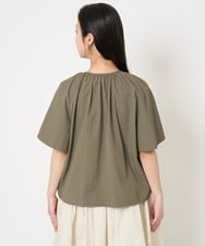F6BGB07180 MICHEL KLEIN(小さいサイズ)(メゾン ドゥ サンク) [小さいサイズ]ギャザーブラウス 無地(ドライタッチ/セットアップ対応) カーキ